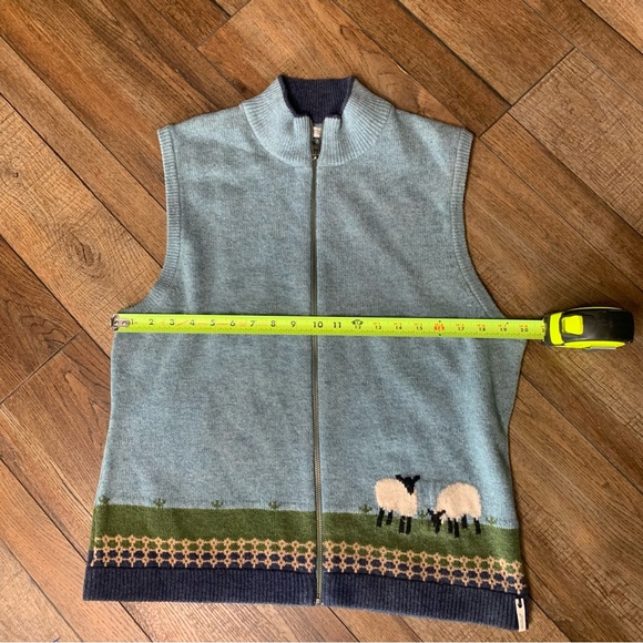 Vintage Woolrich Women’s Sheep Grazing Vest - Picture 4 of 9